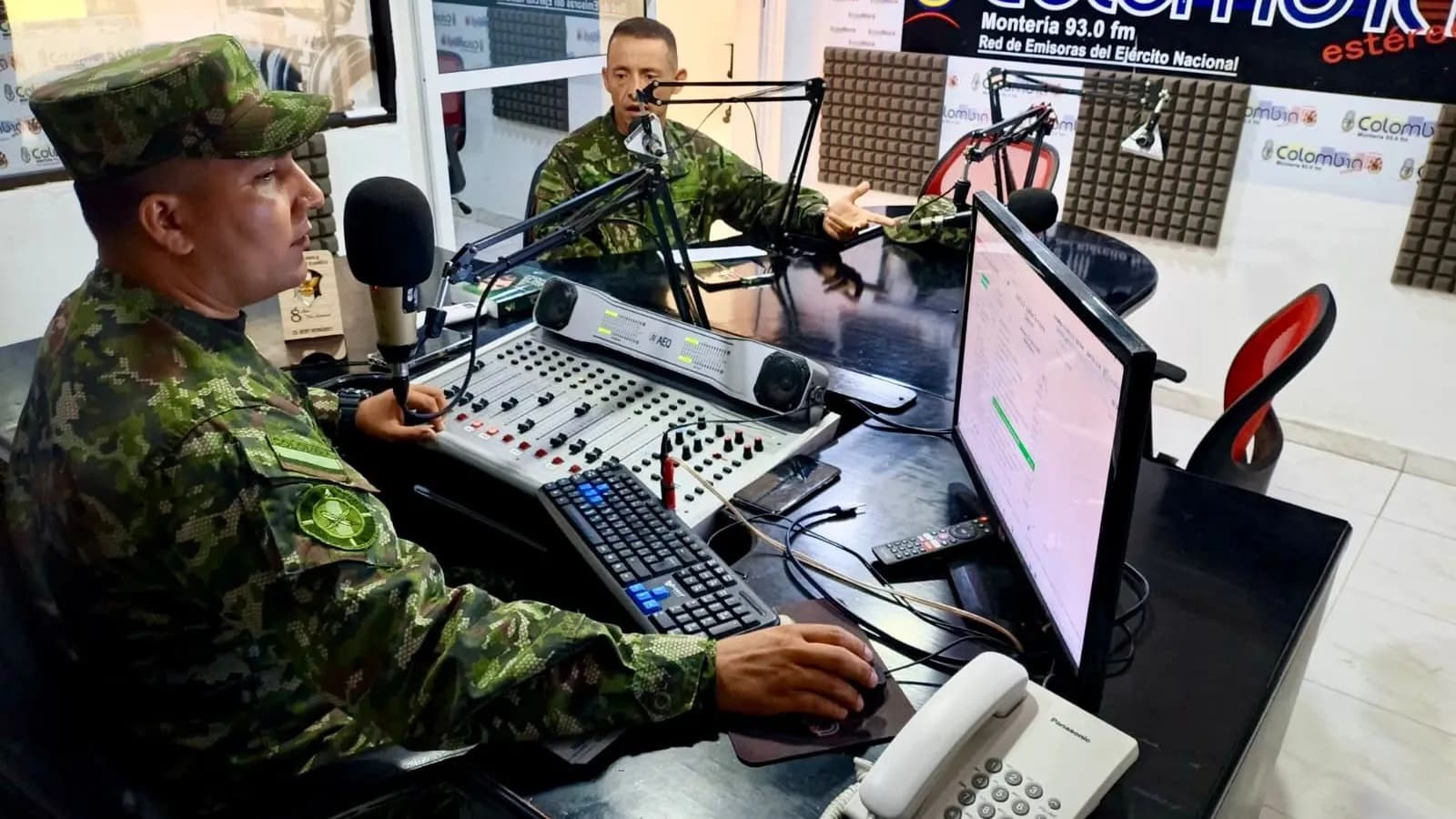 Emisoras del Ejército fueron puestas a disposición ante la emergencia en el país. Foto: Ejército Emisoras del Ejército fueron puestas a disposición ante la emergencia en el país. Foto: Ejército
