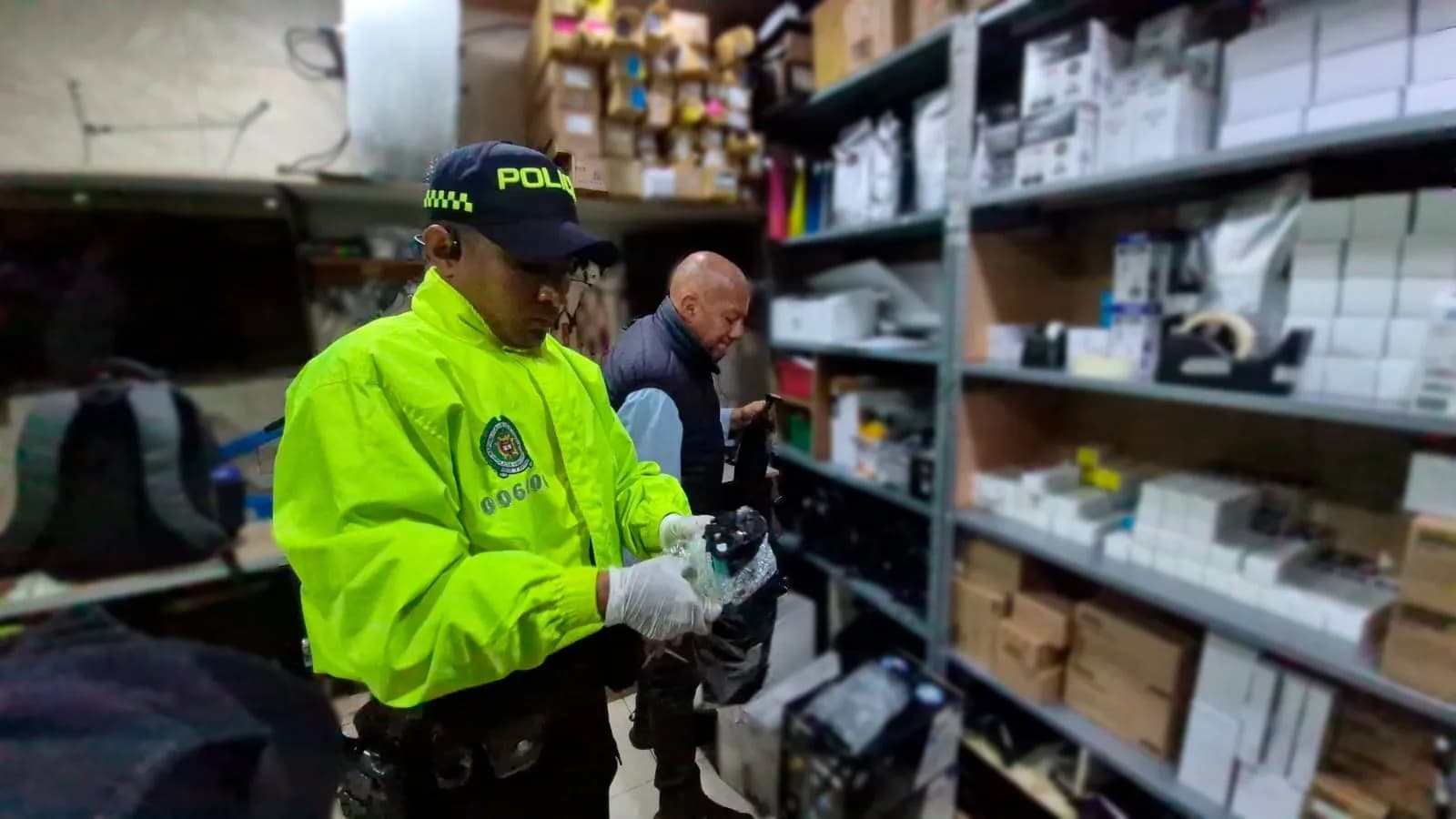 Más de 4.500 elementos de oficina falsificados fueron incautados en Bogotá Más de 4.500 elementos de oficina falsificados fueron incautados en Bogotá