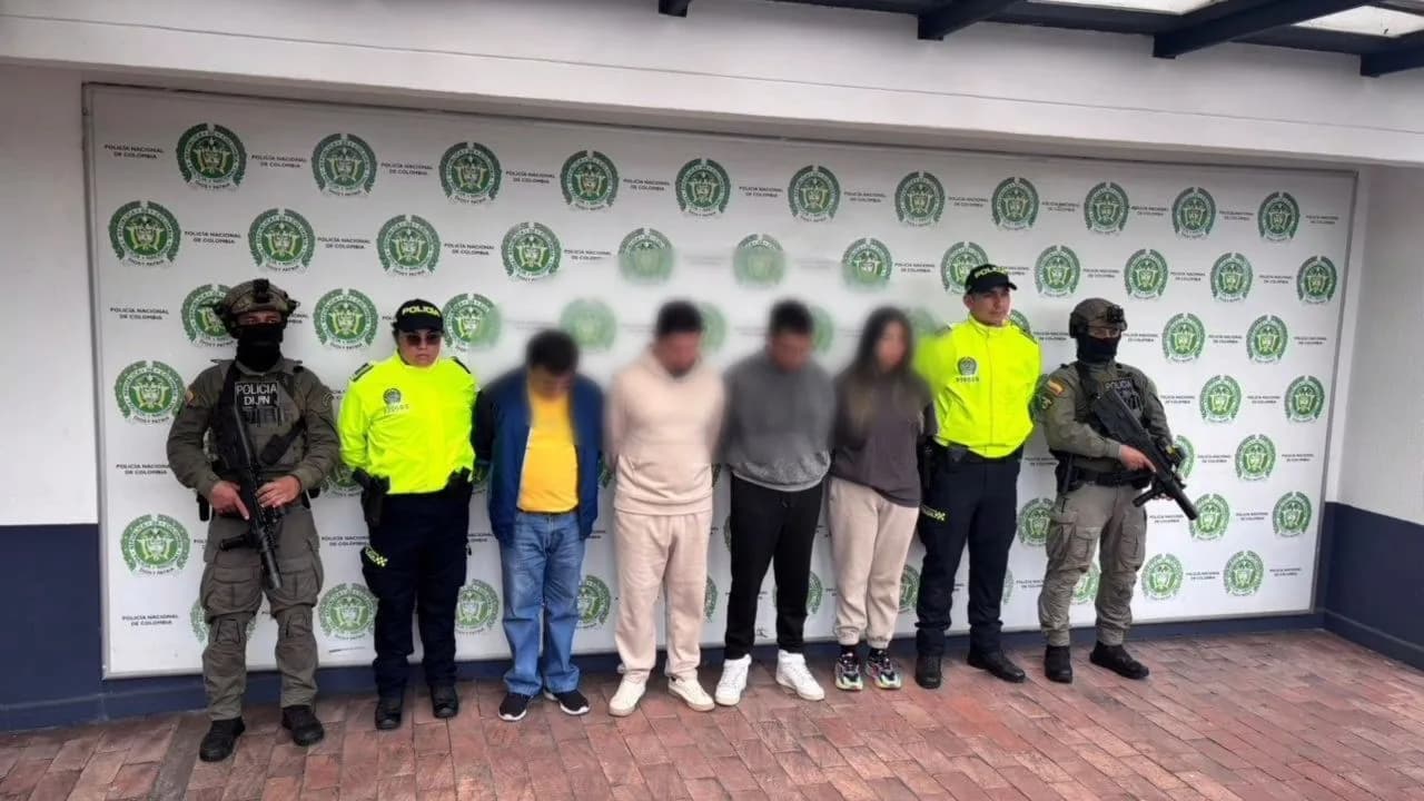 La estructura engañaba con falsas becas de estudio a España. Foto: Policía La estructura engañaba con falsas becas de estudio a España. Foto: Policía