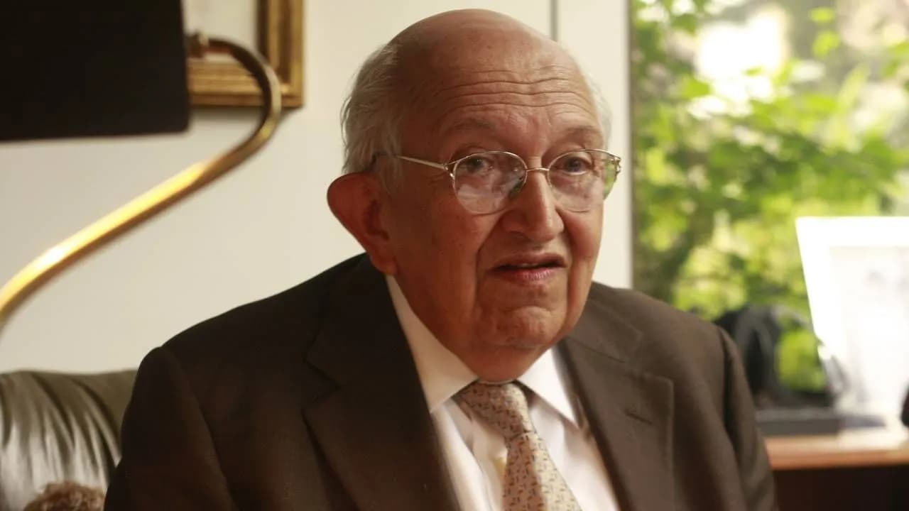 Murió Plinio Apuleyo Mendoza, el gran escritor y periodista que conversó con Gabo y con el siglo XX colombiano Murió Plinio Apuleyo Mendoza, el gran escritor y periodista que conversó con Gabo y con el siglo XX colombiano