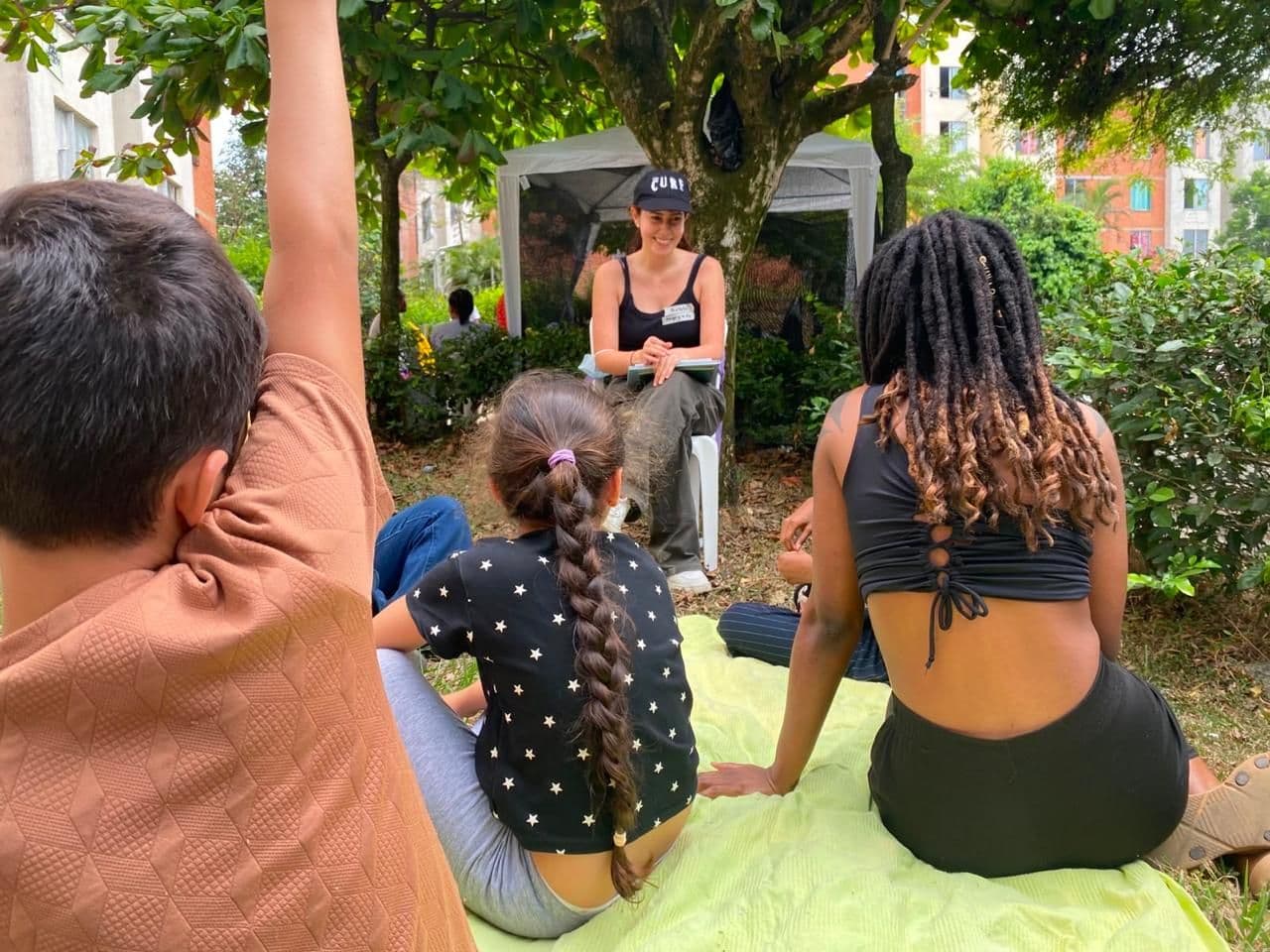 Niños participan en actividades de juego y acompañamiento emocional tras el terremoto en Cali. Créditos: Cortesía Niños participan en actividades de juego y acompañamiento emocional tras el terremoto en Cali. Créditos: Cortesía