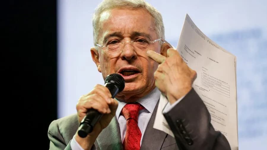 photologuephotos2023-09alvaro-uribe-foto-elecciones-2023jpg photologuephotos2023-09alvaro-uribe-foto-elecciones-2023jpg