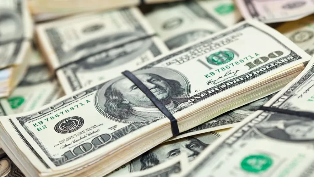 photologuephotos2022-10many-us-dollars-banknotes_1jpg photologuephotos2022-10many-us-dollars-banknotes_1jpg