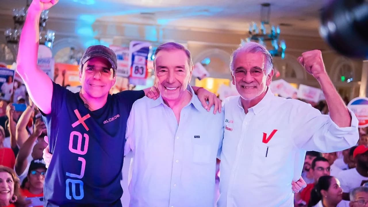 photologuephotos2023-09alex_char_se_une_a_eduardo_verno_de_la_rosajpg photologuephotos2023-09alex_char_se_une_a_eduardo_verno_de_la_rosajpg