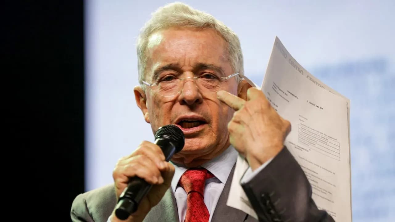 photologuephotos2023-10alvaro_uribe_llamado_juicio_tribunaljpeg photologuephotos2023-10alvaro_uribe_llamado_juicio_tribunaljpeg