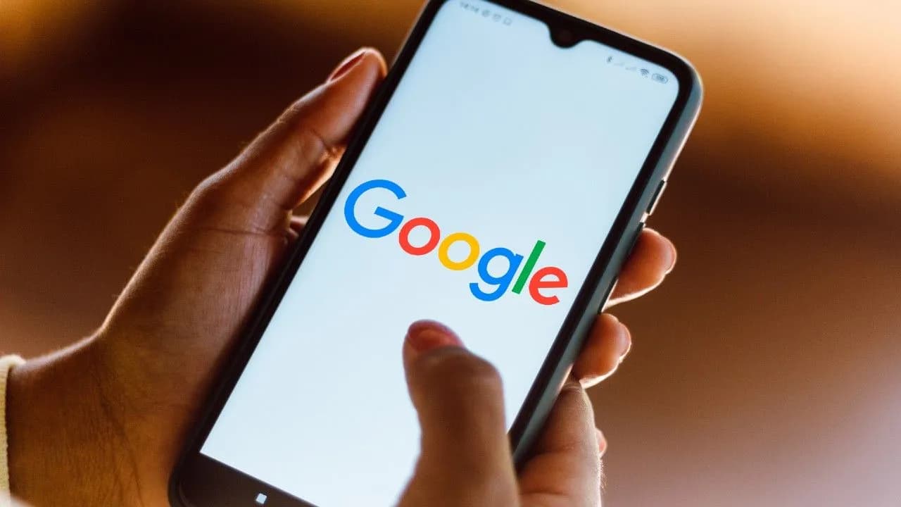 photologuephotos2023-10logotipo-google-visto-telefono-inteligente_1jpg photologuephotos2023-10logotipo-google-visto-telefono-inteligente_1jpg