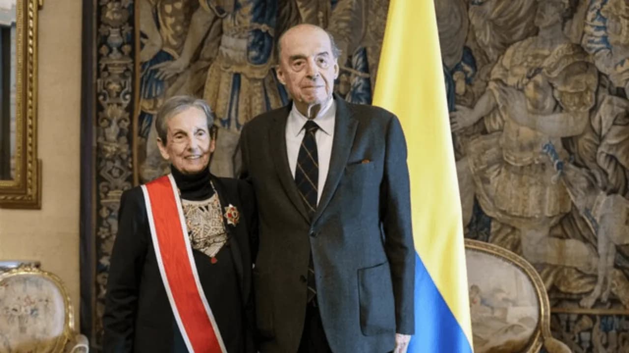 photologuephotos2023-12condecoracion_de_florence_thomaspng photologuephotos2023-12condecoracion_de_florence_thomaspng