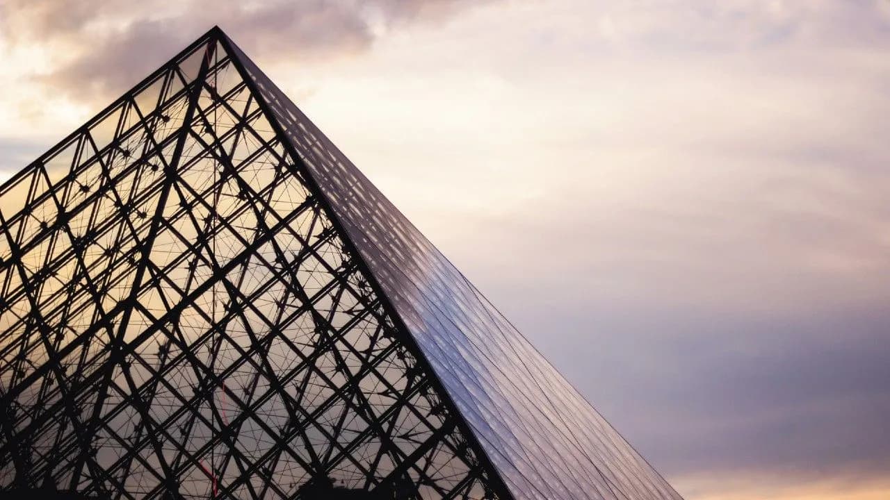 photologuephotos2024-01museo-louvre-al-atardecerjpg photologuephotos2024-01museo-louvre-al-atardecerjpg