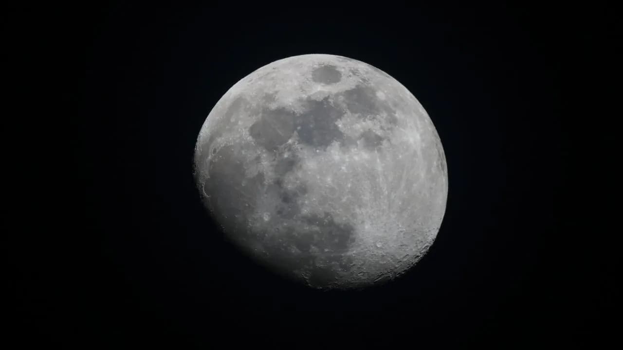 photologuephotos2024-04waxing-gibbous-moon_1jpg photologuephotos2024-04waxing-gibbous-moon_1jpg