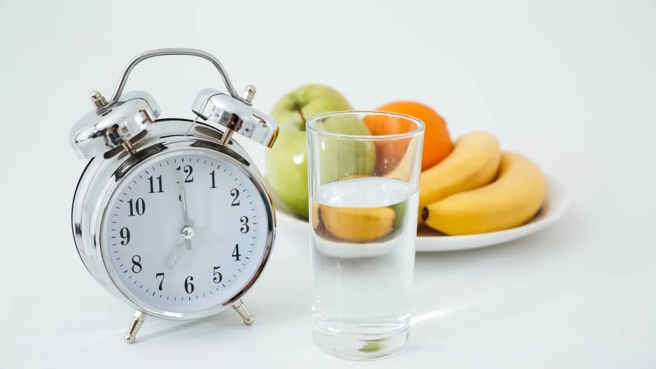 photologuephotos2024-03alarm-glass-water-near-fruits_1jpg photologuephotos2024-03alarm-glass-water-near-fruits_1jpg