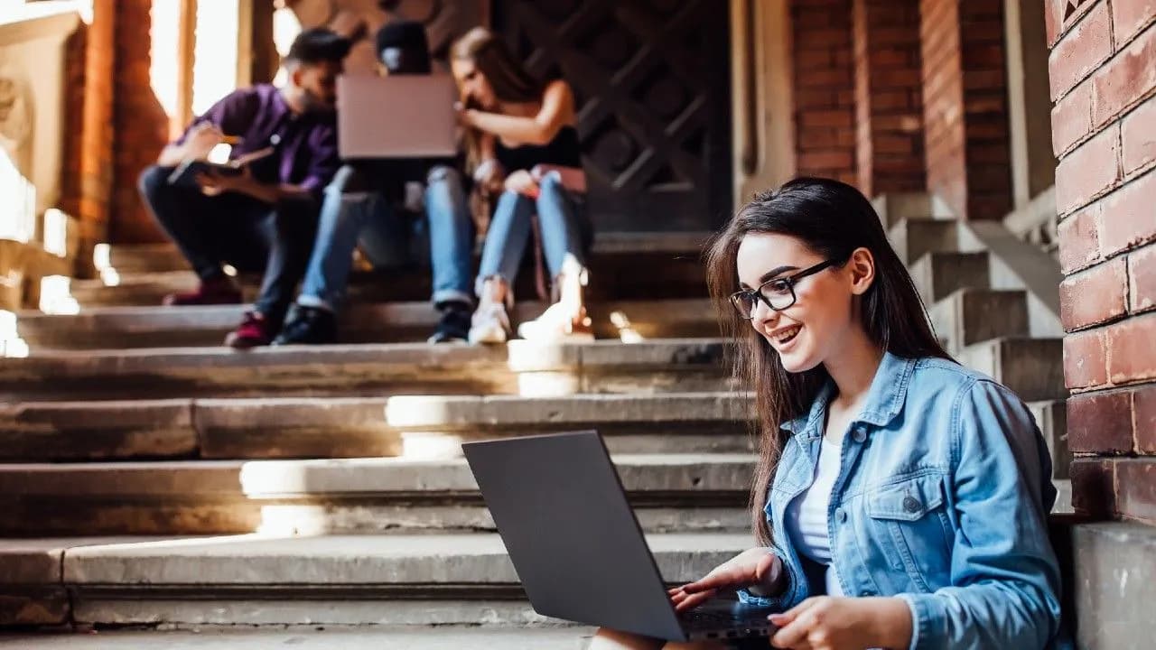 photologuephotos2024-03college-girl-working-with-laptop-after-lessons_1jpg photologuephotos2024-03college-girl-working-with-laptop-after-lessons_1jpg