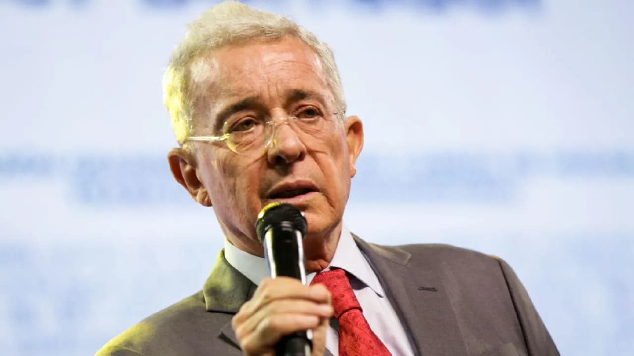 photologuephotos2024-05alvaro-uribe-discurso-presidente-gustavo-petro-primero-mayojpg photologuephotos2024-05alvaro-uribe-discurso-presidente-gustavo-petro-primero-mayojpg