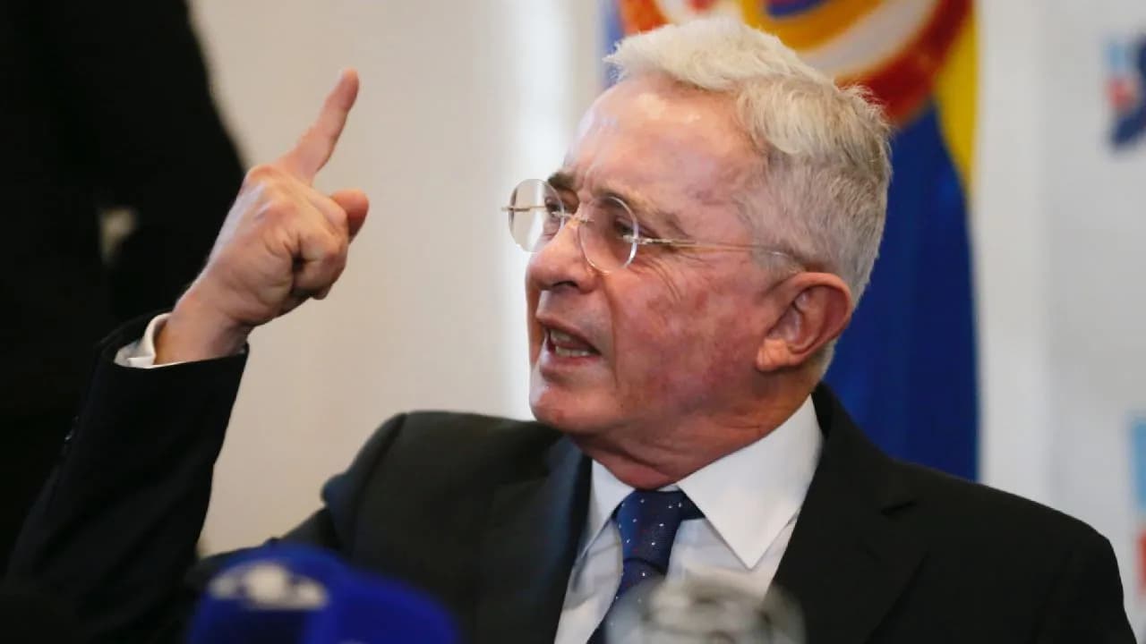 photologuephotos2024-06alvaro-uribe-fiscal-casojpg photologuephotos2024-06alvaro-uribe-fiscal-casojpg