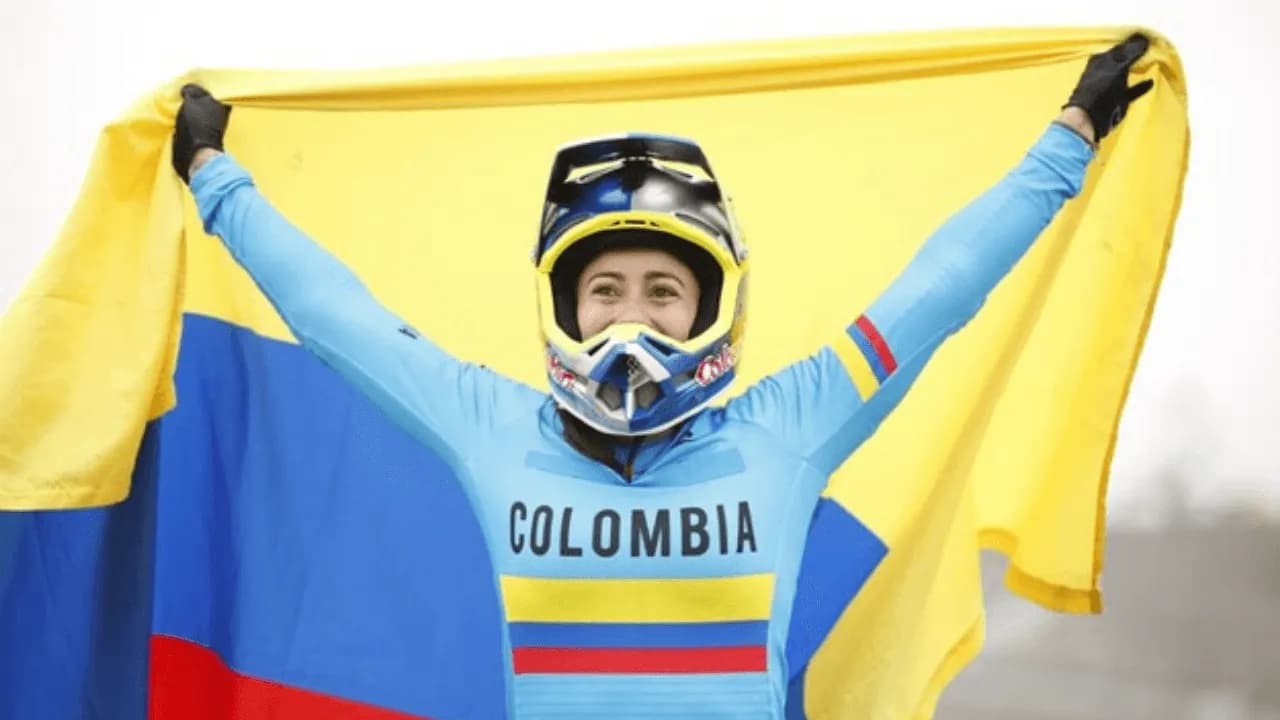 photologuephotos2024-07mariana_pajon_con_la_bandera_en_la_espaldapng photologuephotos2024-07mariana_pajon_con_la_bandera_en_la_espaldapng
