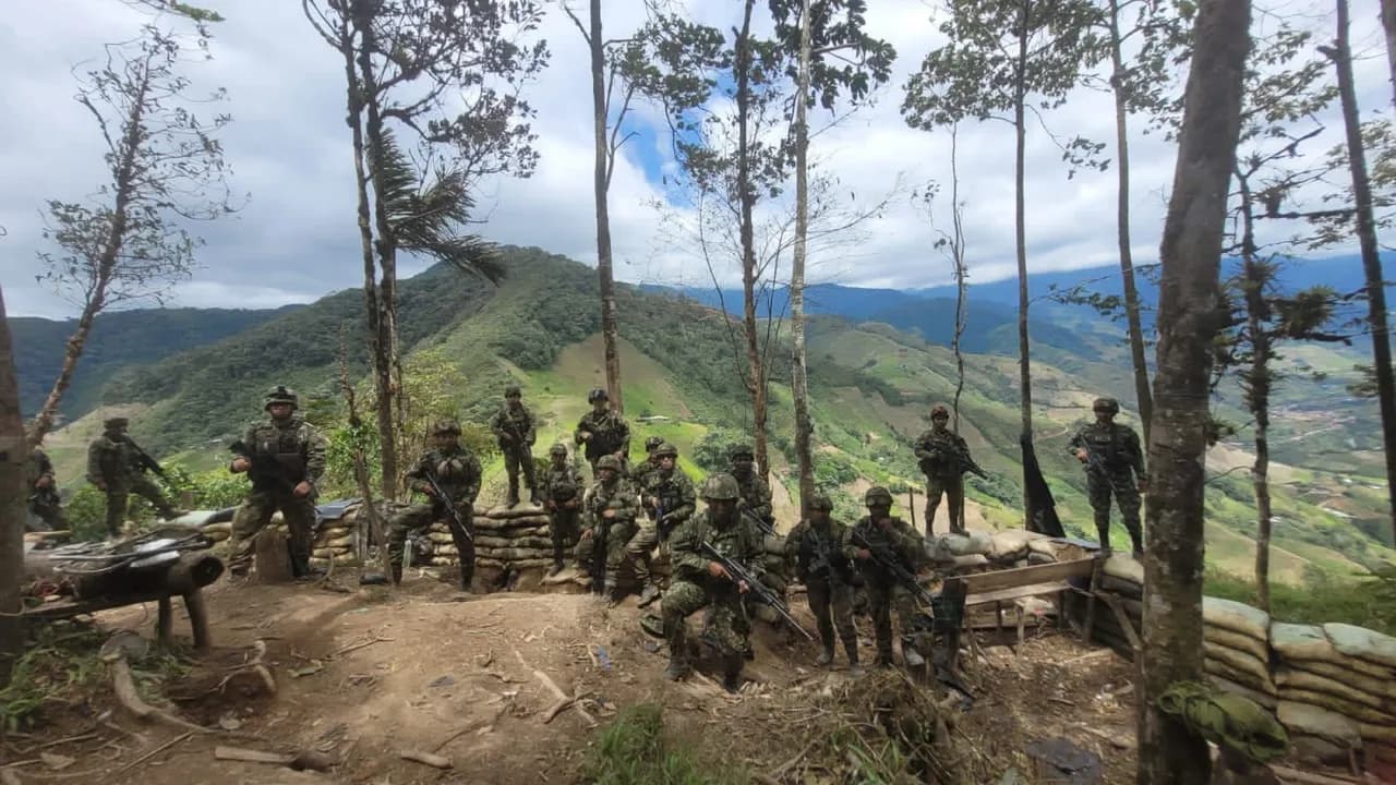 photologuephotos2024-04militares_plateado_0jpg photologuephotos2024-04militares_plateado_0jpg