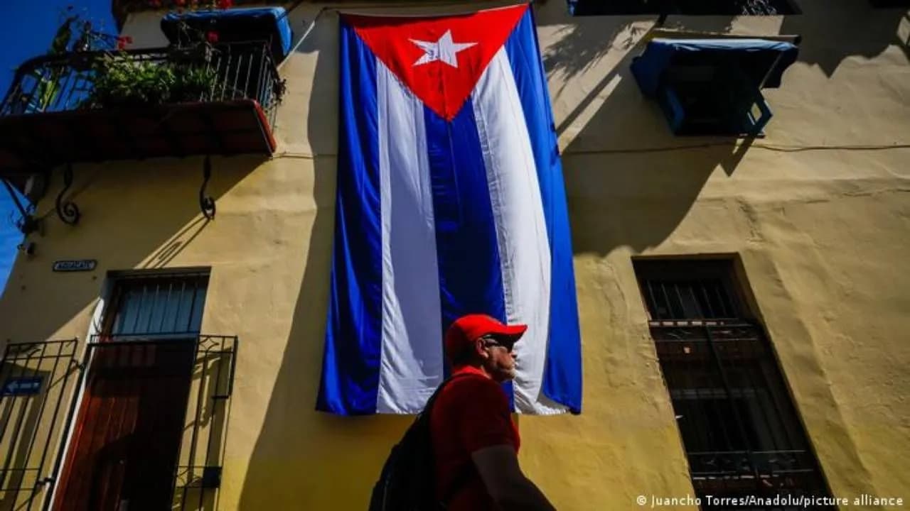 photologuephotos2024-04una_joven_cubana_pasara_15_anos_en_prision_por_filmar_una_protesta_popularjpg photologuephotos2024-04una_joven_cubana_pasara_15_anos_en_prision_por_filmar_una_protesta_popularjpg