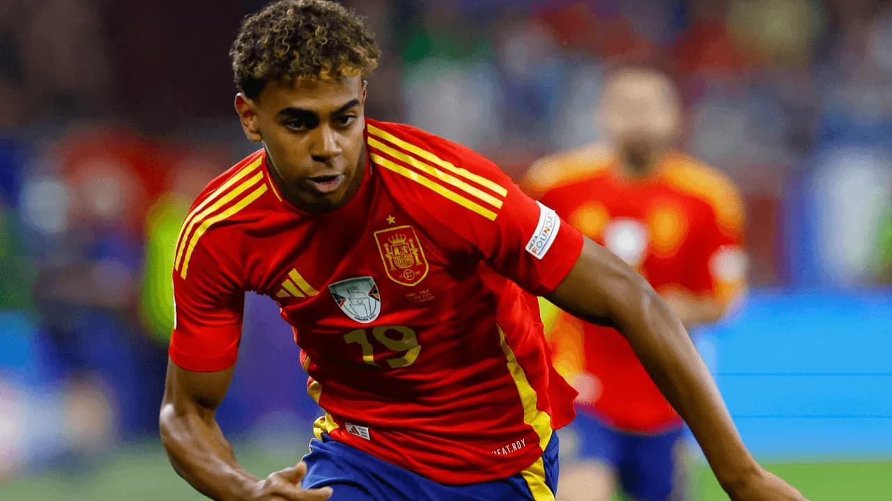 photologuephotos2024-06lamine_yamal_corre_por_la_banda_derecha_con_la_seleccion_espanola_en_la_eurocopapng photologuephotos2024-06lamine_yamal_corre_por_la_banda_derecha_con_la_seleccion_espanola_en_la_eurocopapng