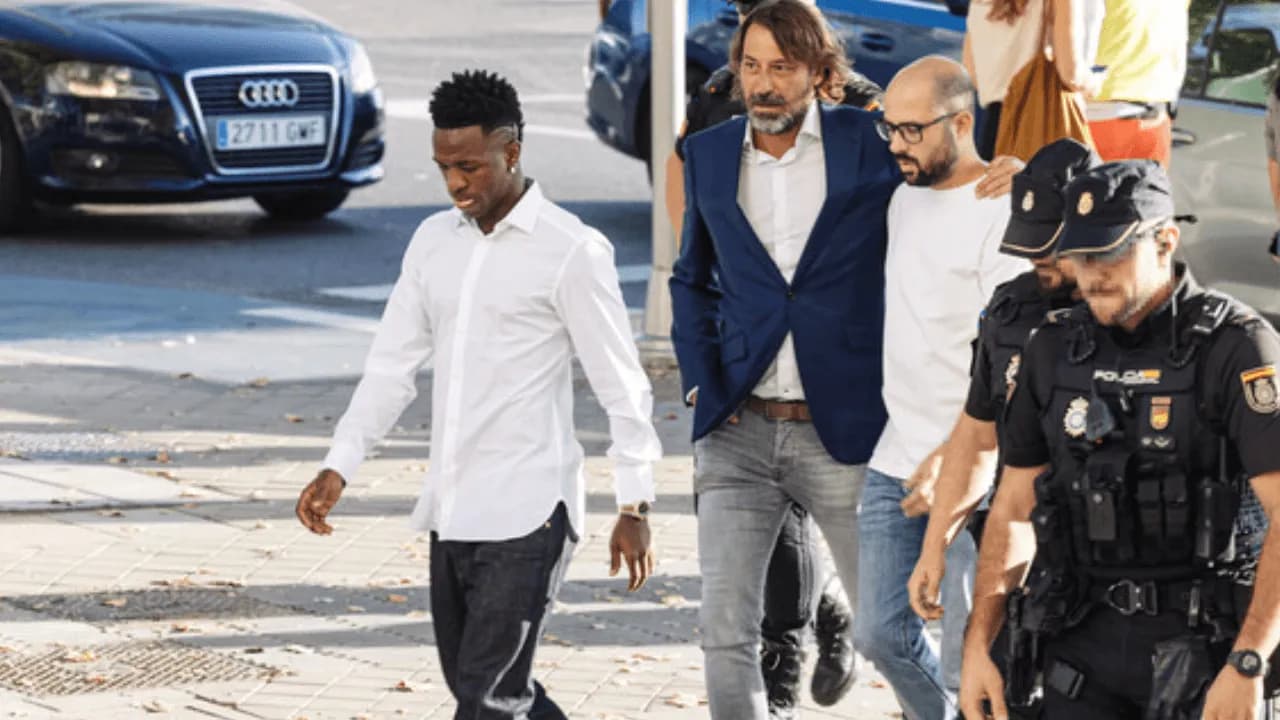photologuephotos2024-06vinicius_junior_se_presenta_ante_el_tribunal_de_valencia_para_el_juicio_por_actos_racistas_cometidos_en_su_contrapng photologuephotos2024-06vinicius_junior_se_presenta_ante_el_tribunal_de_valencia_para_el_juicio_por_actos_racistas_cometidos_en_su_contrapng