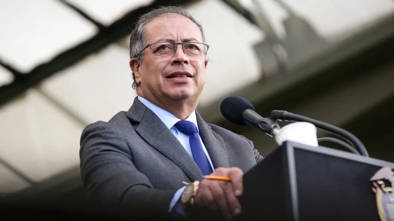 photologuephotos2024-06gustavo-petro-chuzadasjpg photologuephotos2024-06gustavo-petro-chuzadasjpg
