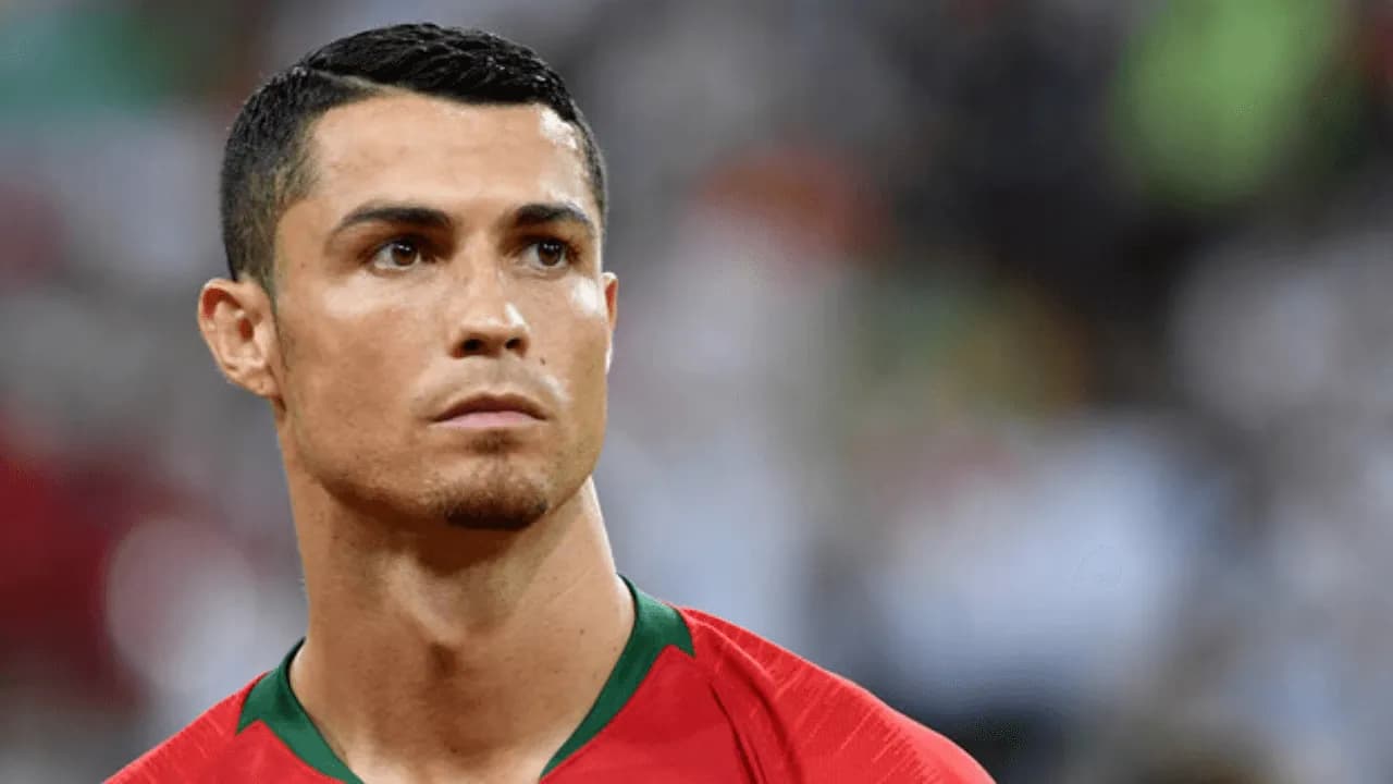 photologuephotos2024-06cristiano_ronaldo_observa_a_los_hinchas_lusos_en_su_primer_partido_del_mundial_de_rusia_2018png photologuephotos2024-06cristiano_ronaldo_observa_a_los_hinchas_lusos_en_su_primer_partido_del_mundial_de_rusia_2018png