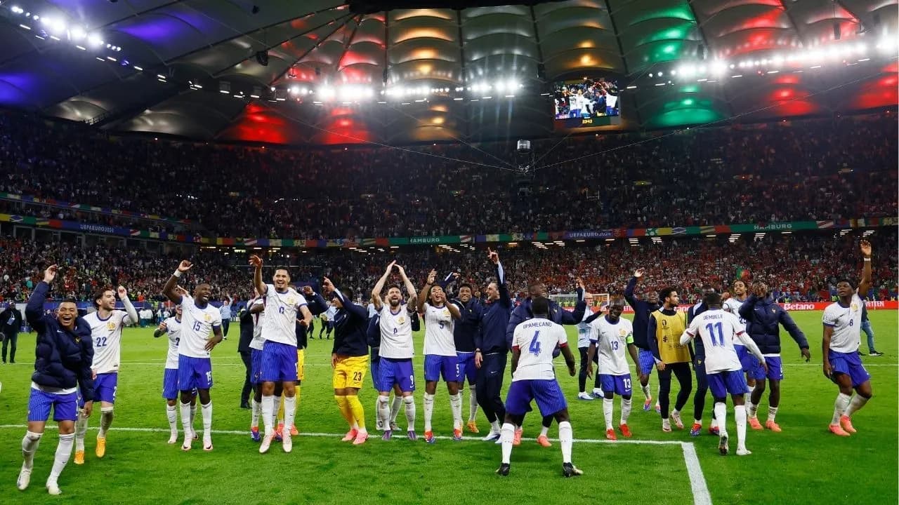 photologuephotos2024-07futbolistas_franceses_celebran_su_clasificacionjpg photologuephotos2024-07futbolistas_franceses_celebran_su_clasificacionjpg