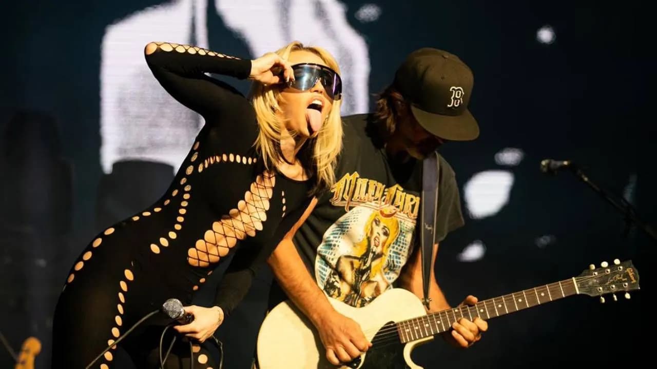 photologuephotos2024-09demandan_a_miley_cyrus_por_presuntamente_copiar_una_cancion_de_bruno_mars_para_su_exito_flowersjpg photologuephotos2024-09demandan_a_miley_cyrus_por_presuntamente_copiar_una_cancion_de_bruno_mars_para_su_exito_flowersjpg