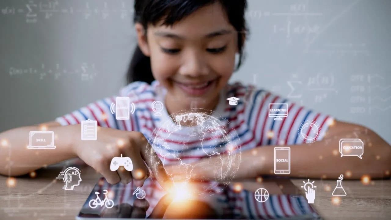 photologuephotos2024-07asian-little-girl-using-tablet-education-technology-edtech_2jpg photologuephotos2024-07asian-little-girl-using-tablet-education-technology-edtech_2jpg