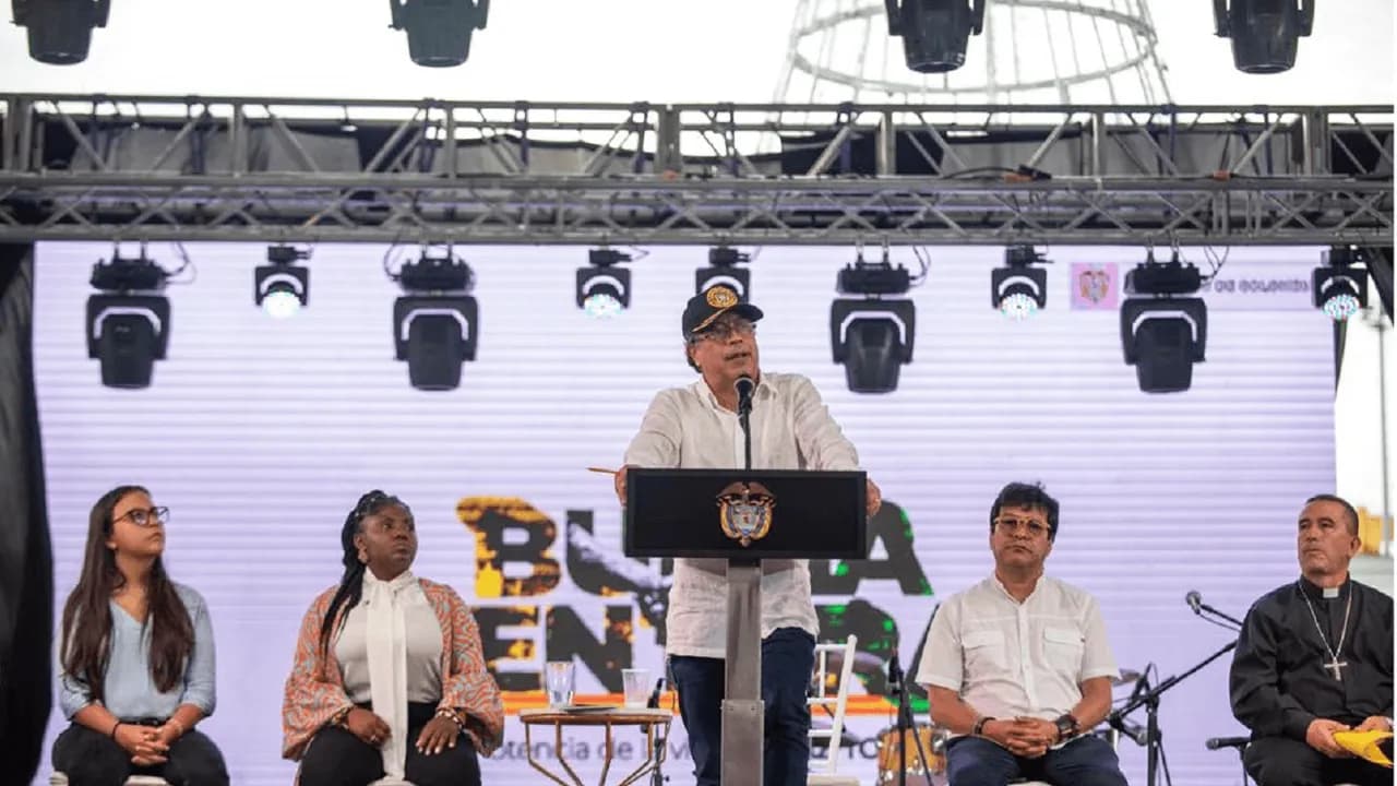 photologuephotos2024-07petro_paz_total_buenaventurapng photologuephotos2024-07petro_paz_total_buenaventurapng