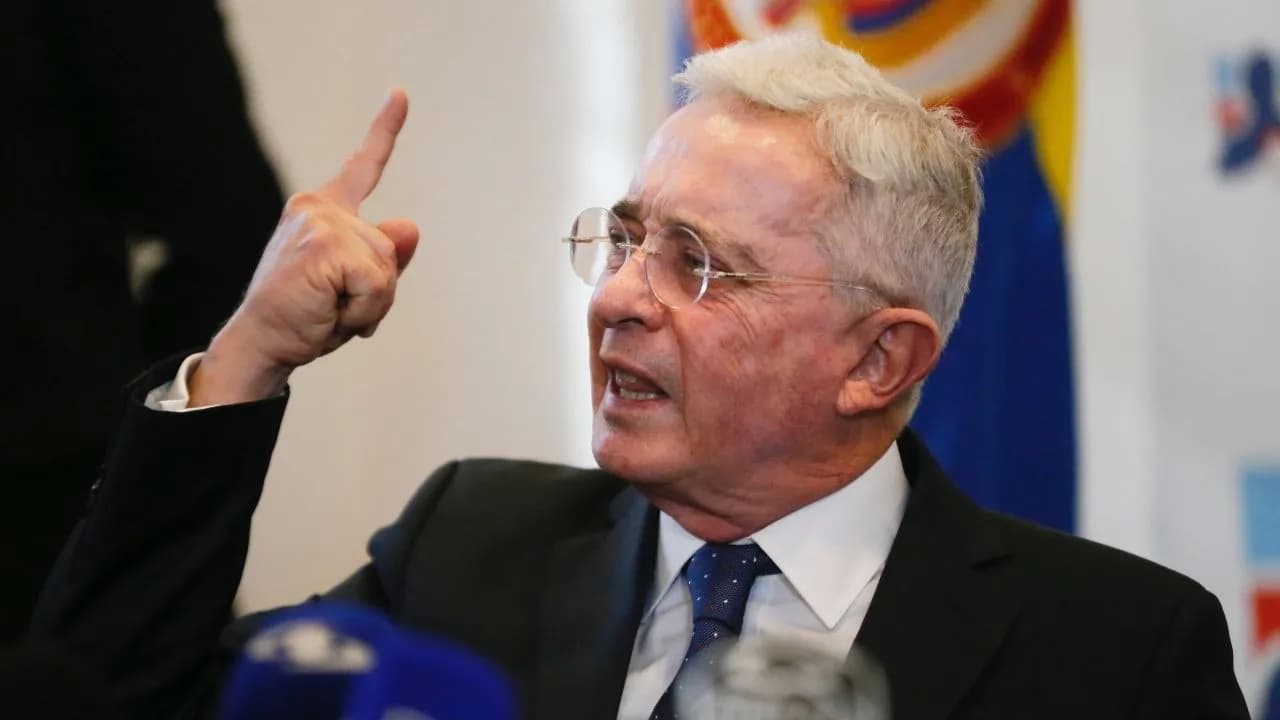 photologuephotos2024-10alavaro-uribe-tutelajpg photologuephotos2024-10alavaro-uribe-tutelajpg