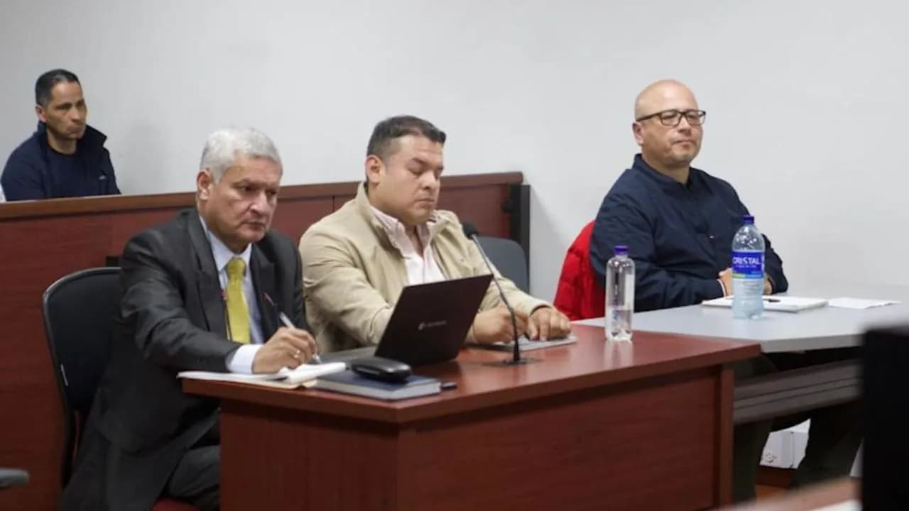 photologuephotos2024-09luis_carlos_barreto_y_pedro_gonzalez_exfuncionarios_de_la_ungrdjpg photologuephotos2024-09luis_carlos_barreto_y_pedro_gonzalez_exfuncionarios_de_la_ungrdjpg