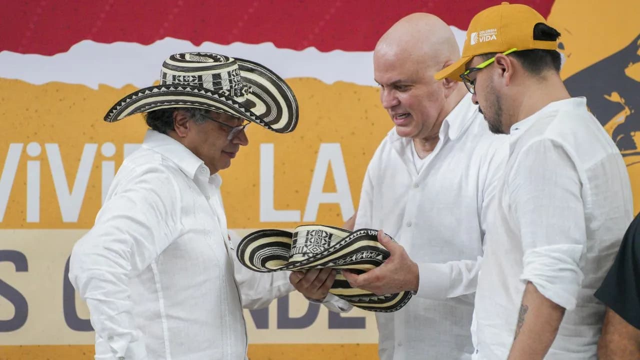 photologuephotos2024-10sombreros_para_la_pazjpg photologuephotos2024-10sombreros_para_la_pazjpg