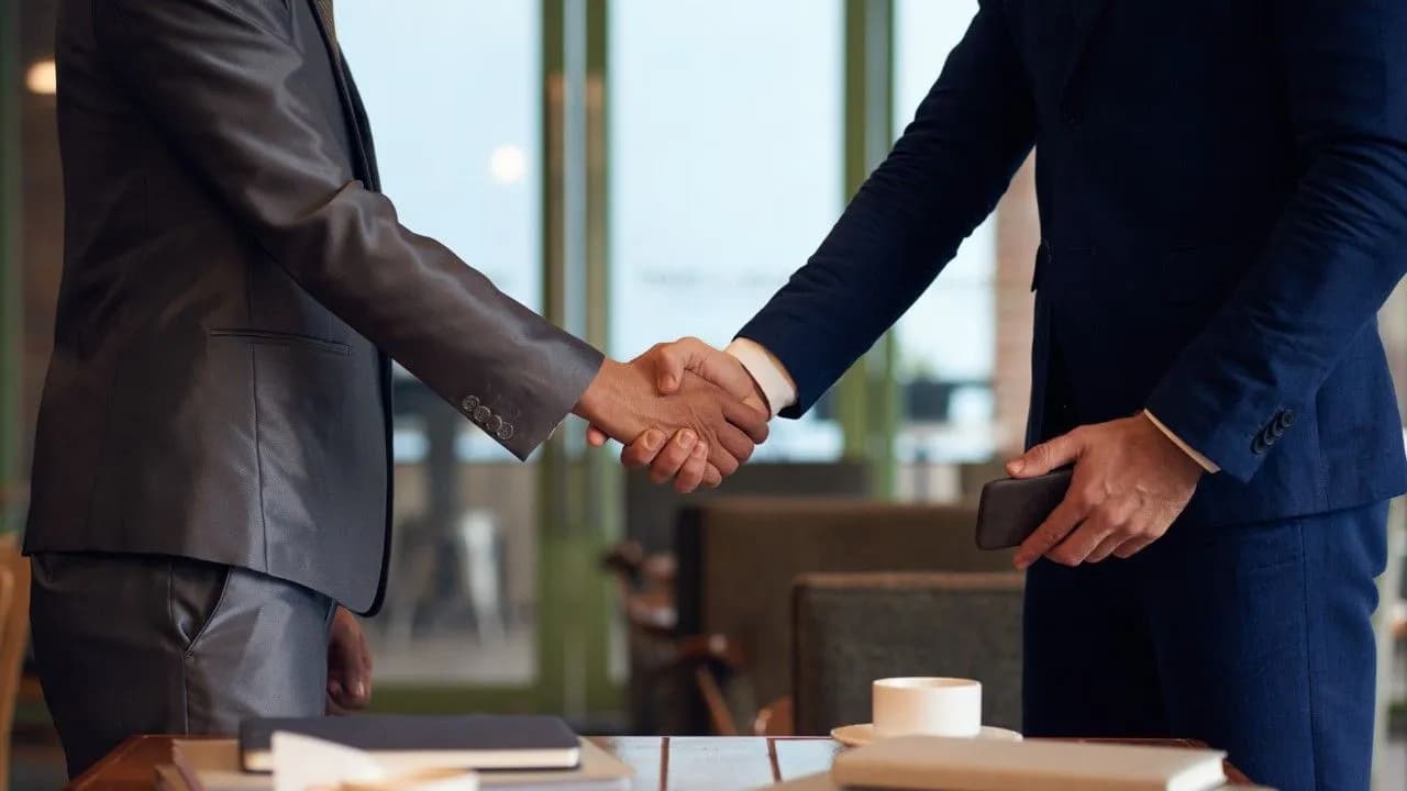 photologuephotos2024-11mid-section-two-unrecognizable-businessmen-shaking-hands-finalize-deal_1jpg photologuephotos2024-11mid-section-two-unrecognizable-businessmen-shaking-hands-finalize-deal_1jpg