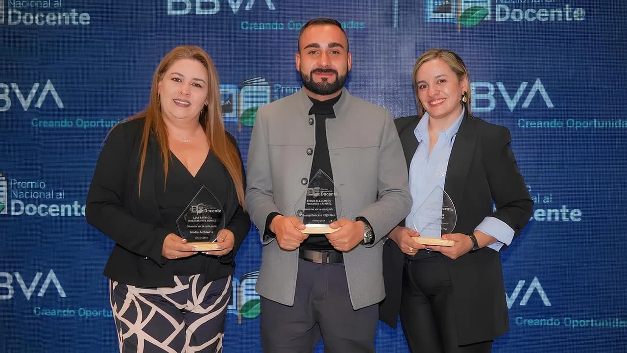 photologuephotos2024-10ganadores_premio_nacional_al_docente_bbva_1jpg photologuephotos2024-10ganadores_premio_nacional_al_docente_bbva_1jpg