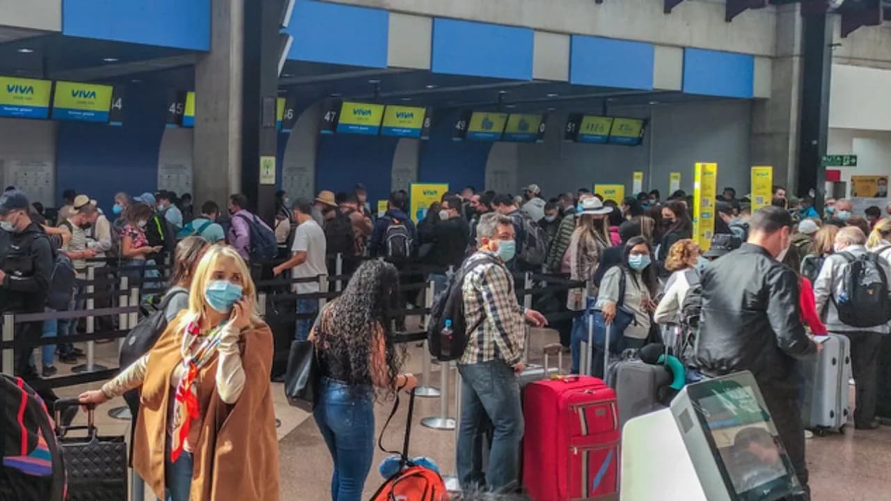photologuephotos2024-09pasajeros_en_el_aeropuerto_el_doradojpg photologuephotos2024-09pasajeros_en_el_aeropuerto_el_doradojpg