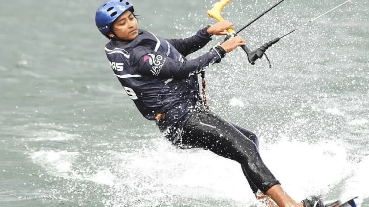 photologuephotos2024-12casia_gomez_kitesurfpng photologuephotos2024-12casia_gomez_kitesurfpng