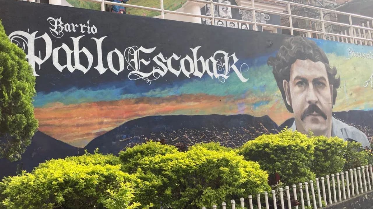 photologuephotos2025-01alcaldia_de_medellin_borro_mural_de_pablo_escobar_en_la_comuna_9jpg photologuephotos2025-01alcaldia_de_medellin_borro_mural_de_pablo_escobar_en_la_comuna_9jpg