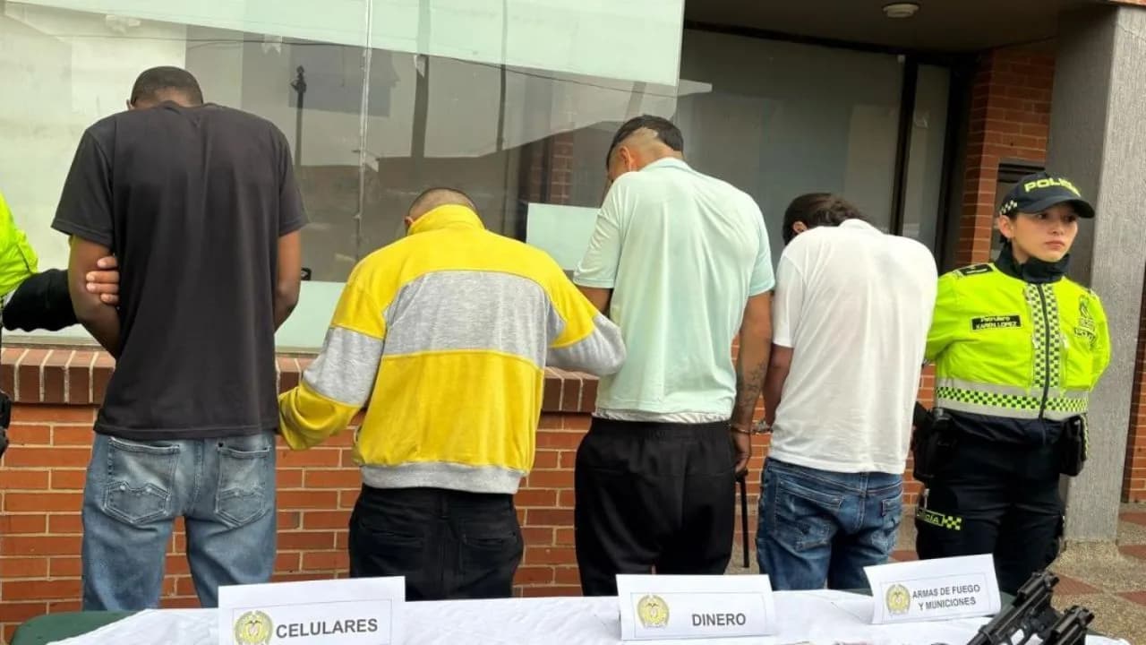 photologuephotos2025-02capturan_a_banda_que_asaltaba_entidades_financieras_en_bogota_asi_operabajpg photologuephotos2025-02capturan_a_banda_que_asaltaba_entidades_financieras_en_bogota_asi_operabajpg