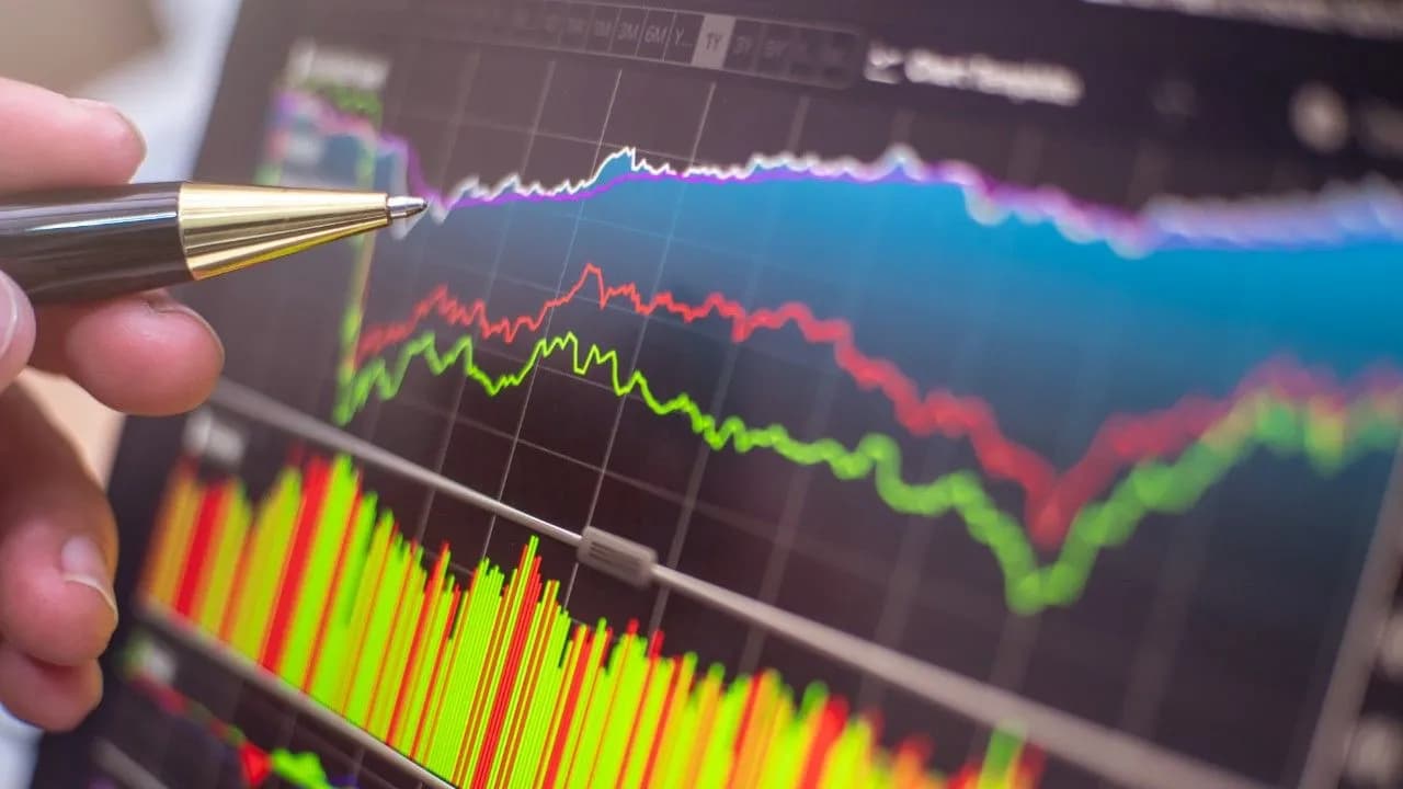 photologuephotos2024-12stock-exchange-monitor-screen-closeup-tablet-with-businessman-finger-analysis_1jpg photologuephotos2024-12stock-exchange-monitor-screen-closeup-tablet-with-businessman-finger-analysis_1jpg