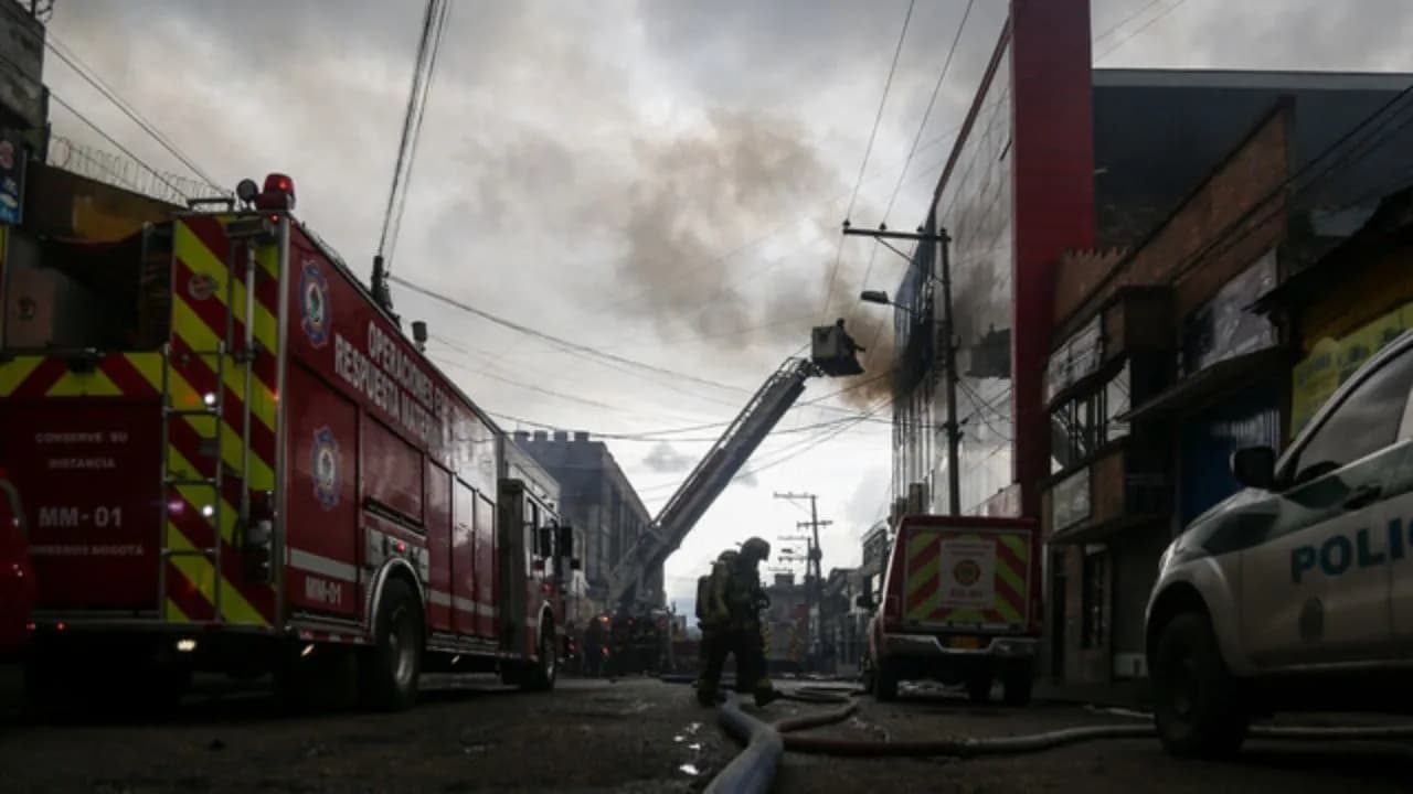 photologuephotos2025-04en_video_reportan_incendio_en_un_local_comercial_de_fontibonjpg photologuephotos2025-04en_video_reportan_incendio_en_un_local_comercial_de_fontibonjpg