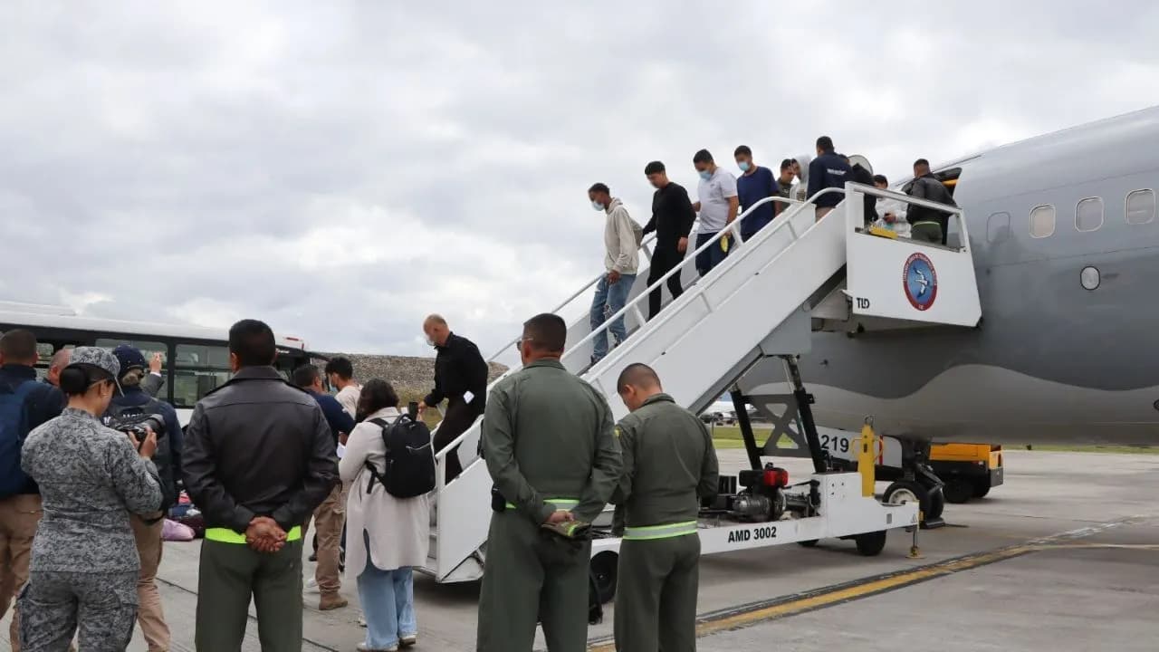 photologuephotos2025-01nuevo_vuelo_con_colombianos_deportados_desde_estados_unidos_llego_al_paisjpg photologuephotos2025-01nuevo_vuelo_con_colombianos_deportados_desde_estados_unidos_llego_al_paisjpg