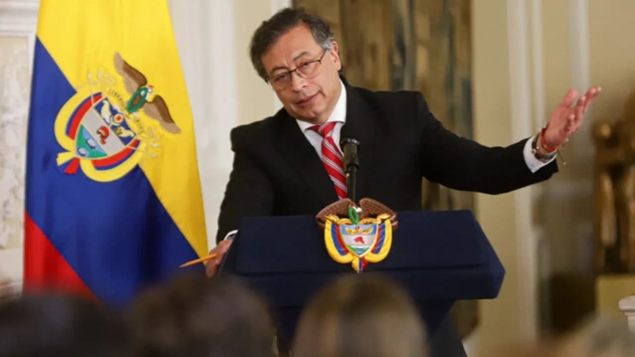 photologuephotos2025-02_quieren_disparar_un_misil_a_mi_avion_presidente_petro_denuncio_un_plan_para_atentar_en_su_contrajpg photologuephotos2025-02_quieren_disparar_un_misil_a_mi_avion_presidente_petro_denuncio_un_plan_para_atentar_en_su_contrajpg