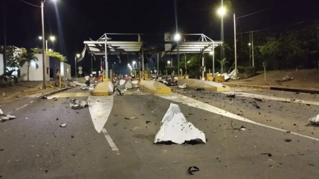 photologuephotos2025-02ataques_con_explosivos_en_norte_de_santander_destruyen_peaje_que_conecta_con_el_puente_internacional_simon_bolivarjpg photologuephotos2025-02ataques_con_explosivos_en_norte_de_santander_destruyen_peaje_que_conecta_con_el_puente_internacional_simon_bolivarjpg