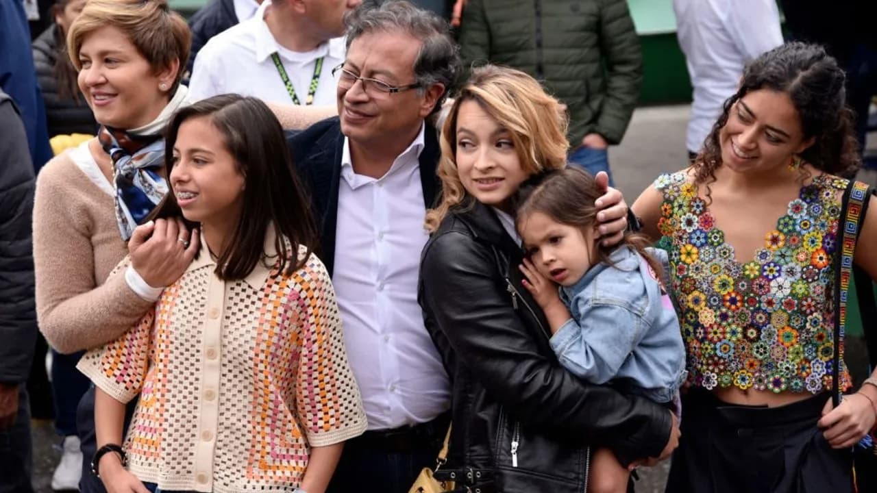 photologuephotos2025-04cnne-1448975-la-familia-del-presidente-petrojpg photologuephotos2025-04cnne-1448975-la-familia-del-presidente-petrojpg