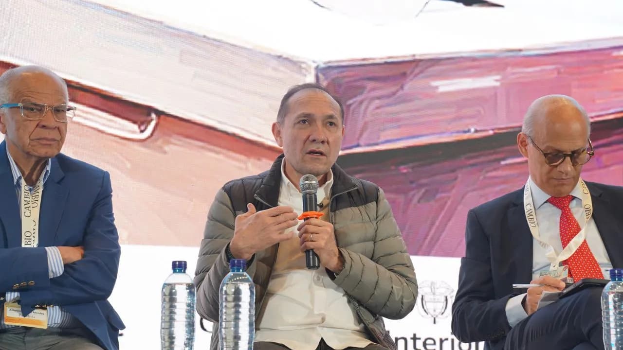photologuephotos2025-04_el_expresidente_uribe_les_quito_algunos_derechos_a_los_trabajadores_antonio_sanguinojpg photologuephotos2025-04_el_expresidente_uribe_les_quito_algunos_derechos_a_los_trabajadores_antonio_sanguinojpg