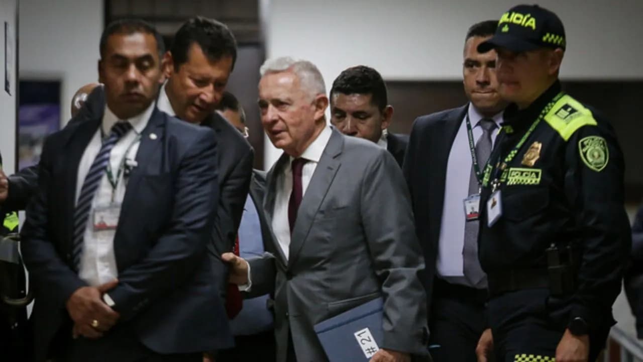 photologuephotos2025-05juicio_contra_el_expresidente_alvaro_uribe_velezjpg photologuephotos2025-05juicio_contra_el_expresidente_alvaro_uribe_velezjpg