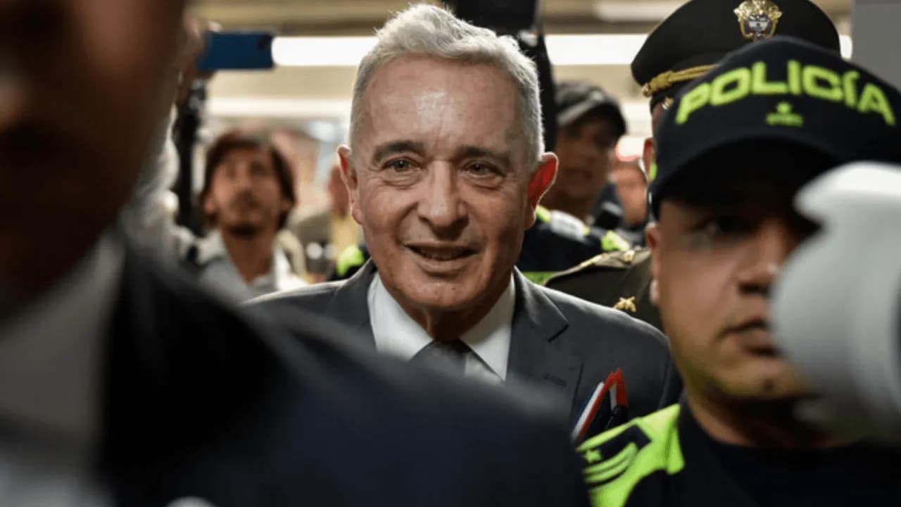 photologuephotos2025-05alvaro_uribepng photologuephotos2025-05alvaro_uribepng