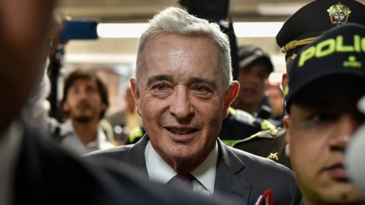 photologuephotos2025-05alvaro_uribe_juicio_defensajpg photologuephotos2025-05alvaro_uribe_juicio_defensajpg