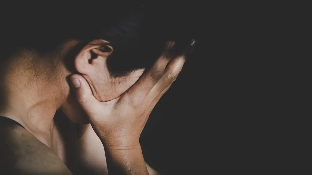 photologuephotos2022-10young-depressed-woman-domestic-and-rape-violence_1jpg photologuephotos2022-10young-depressed-woman-domestic-and-rape-violence_1jpg