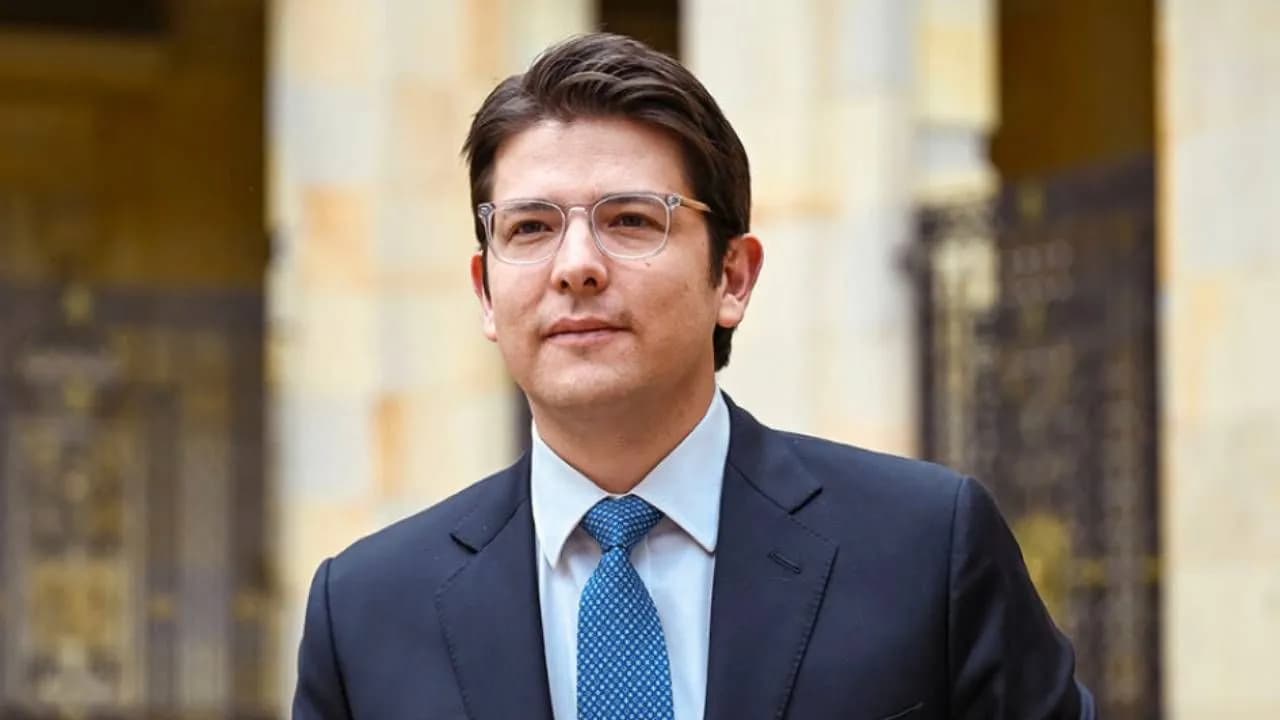 photologuephotos2025-06miguel_uribe_turbay_3jpg photologuephotos2025-06miguel_uribe_turbay_3jpg
