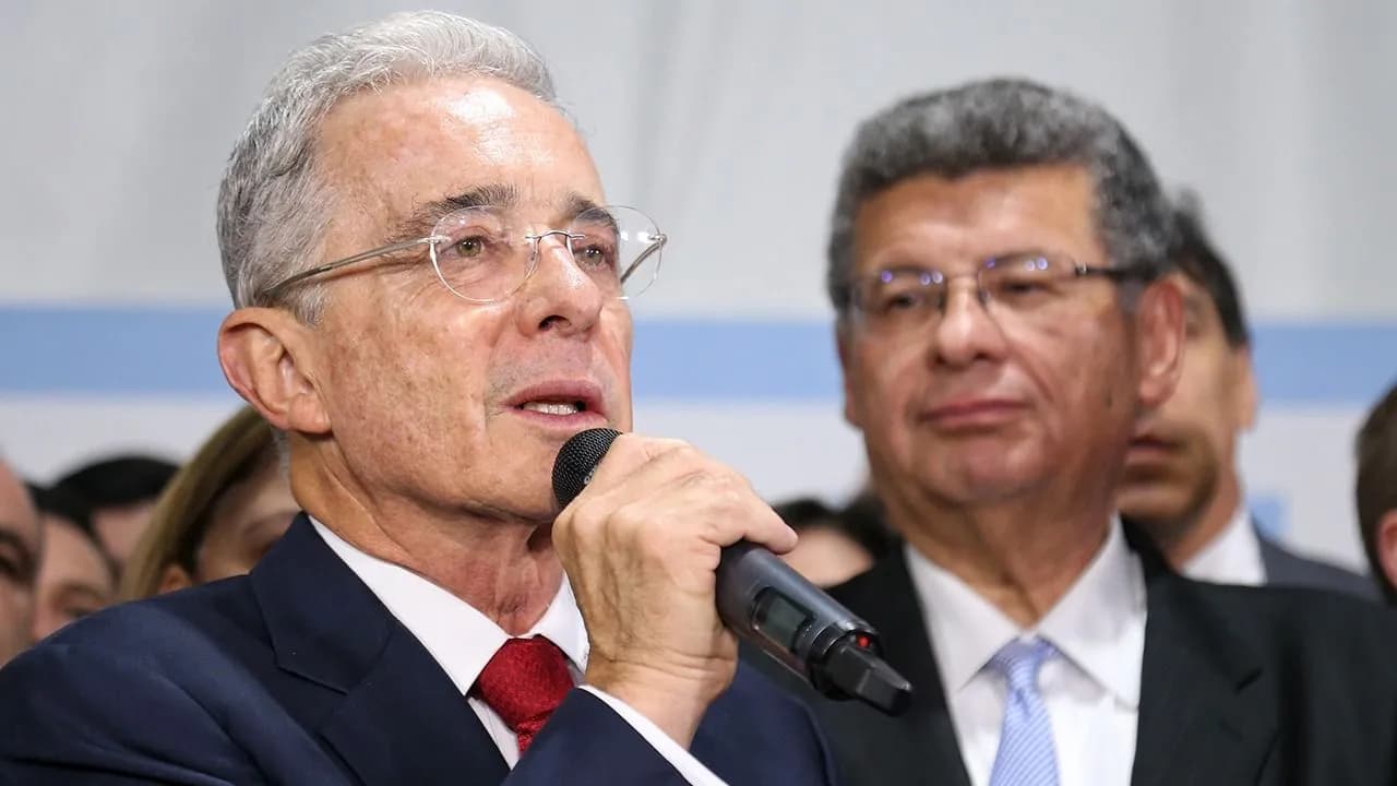 photologuephotos2025-06alvaro_uribe_0jpeg photologuephotos2025-06alvaro_uribe_0jpeg